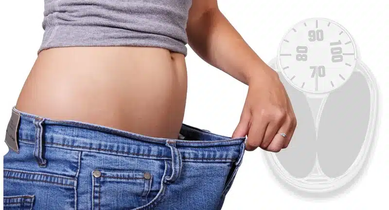 왜 안 되지? 코코넛오일이 복부 지방을 줄이지 못하는 과학적 이유